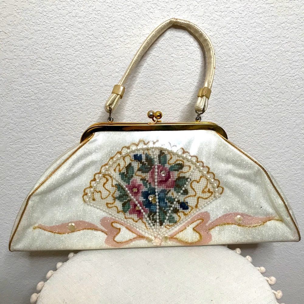 Vintage clutch style purse‎